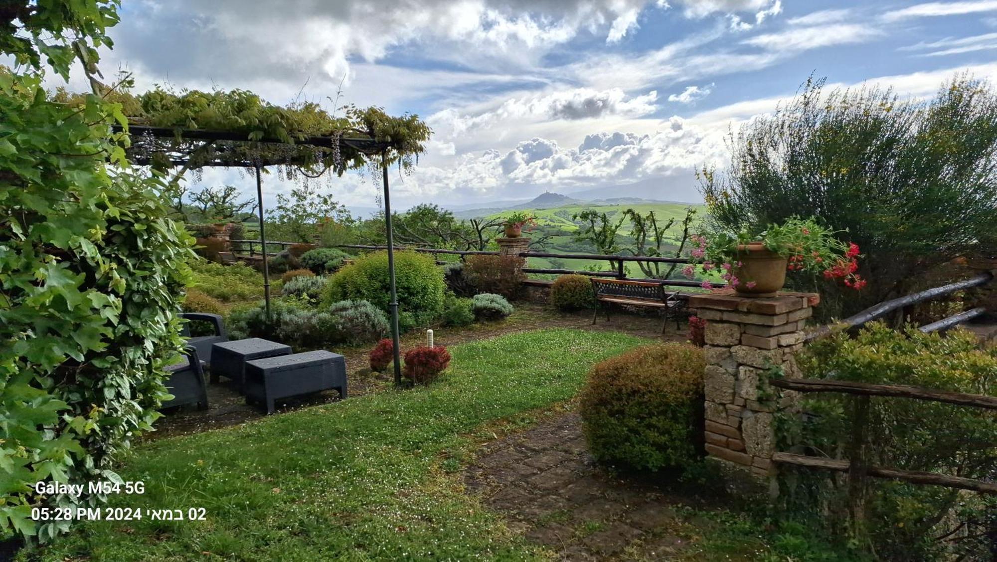 Borgo Fastelli Aparthotel Sarteano Exterior photo